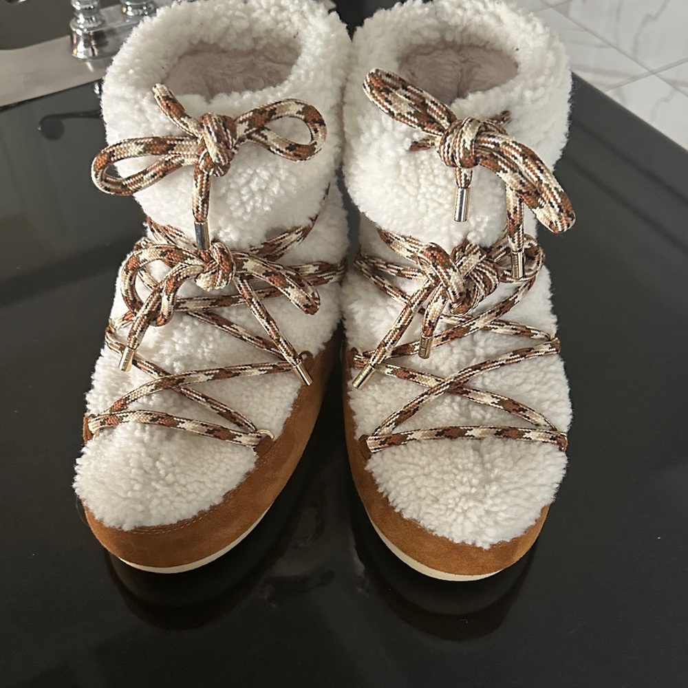 Moon Boots